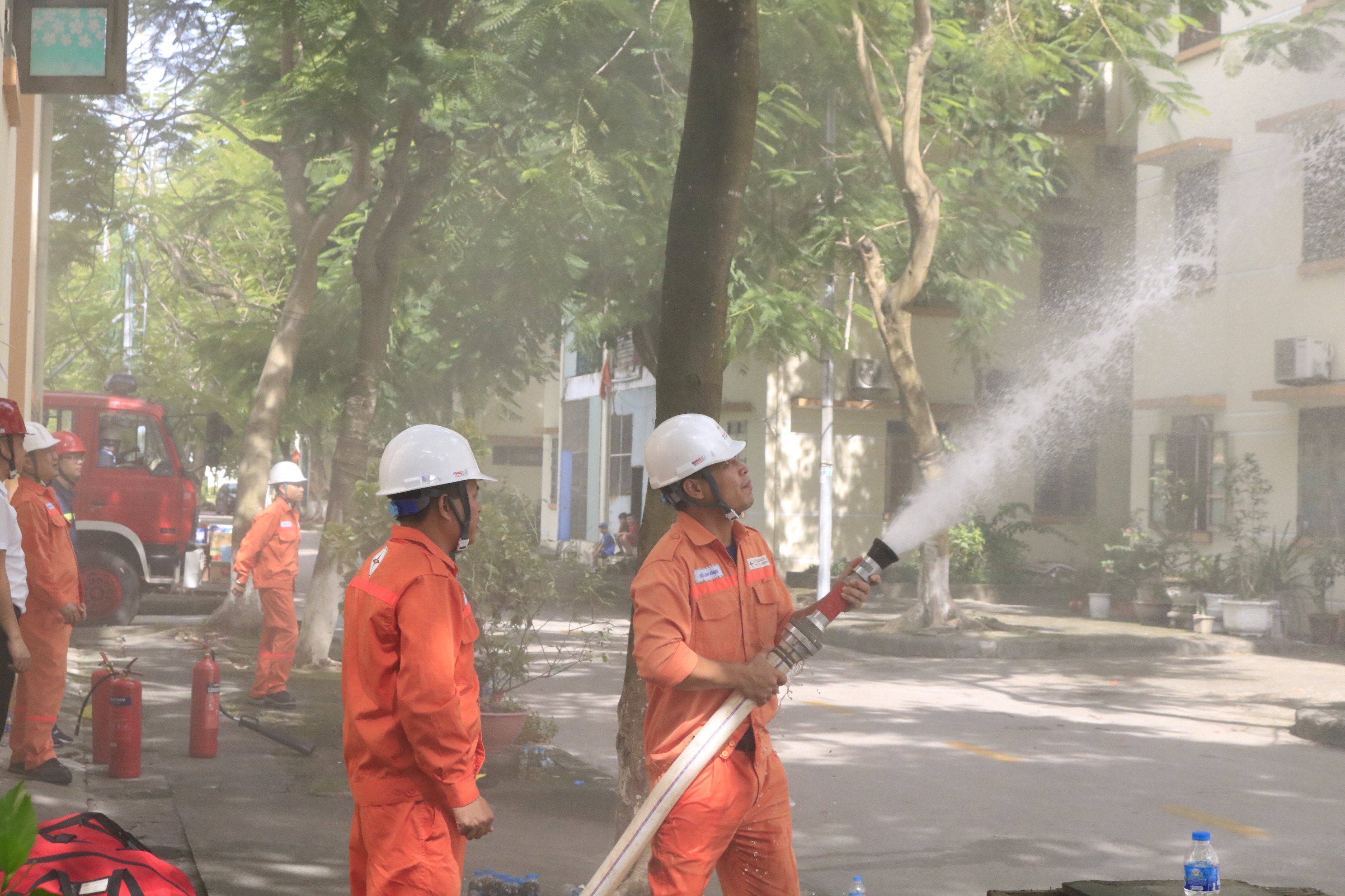 Diễn tập PCCC&CNCH tại khu nhà ở của Công ty CP Nhiệt điện Hải Phòng